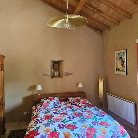 Entre Pierres Et Legendes קז'אר